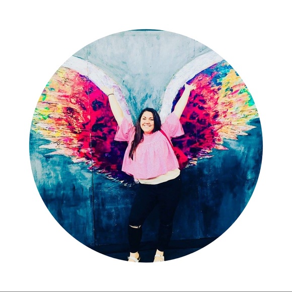 Meet your Posher, Marissa!! - Picture 8 of 8